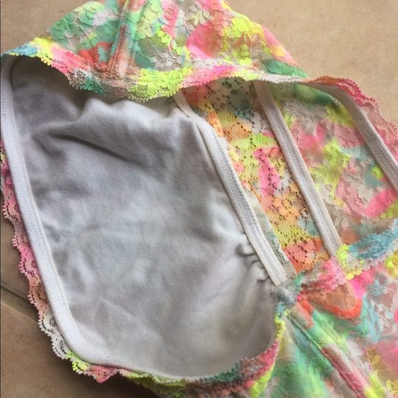 Pink by Victoria’s Secret - Picture 2 of 3